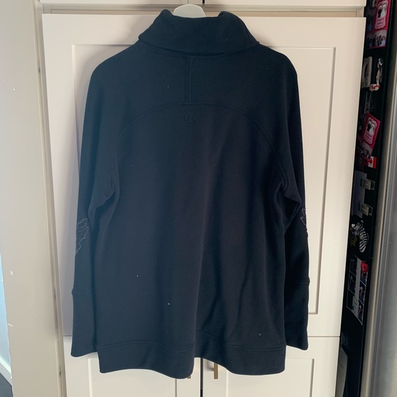 Lululemon Athletica Turtleneck Sweatshirt (M, size 10) - Picture 3 of 6